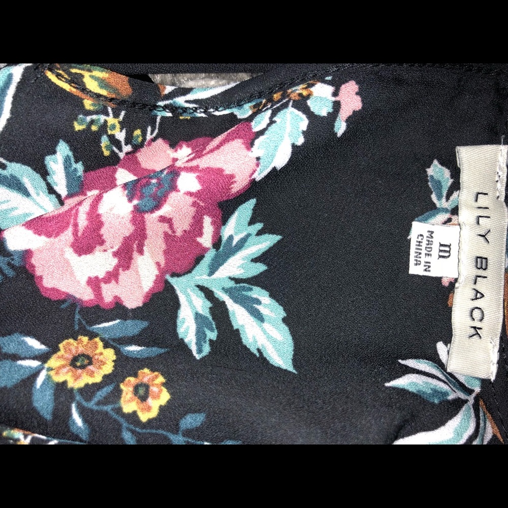 NWT $59 Lily Black Floral Tie Bell Sleeve SM / Med - Picture 6 of 7